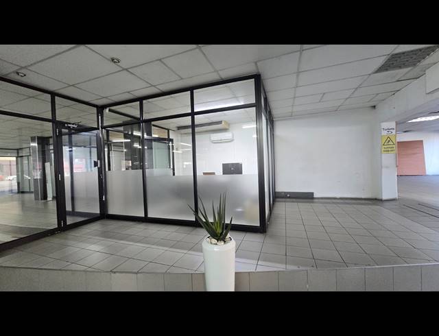 5,267M² BUILDING FOR SALE IN ROSSBURGH